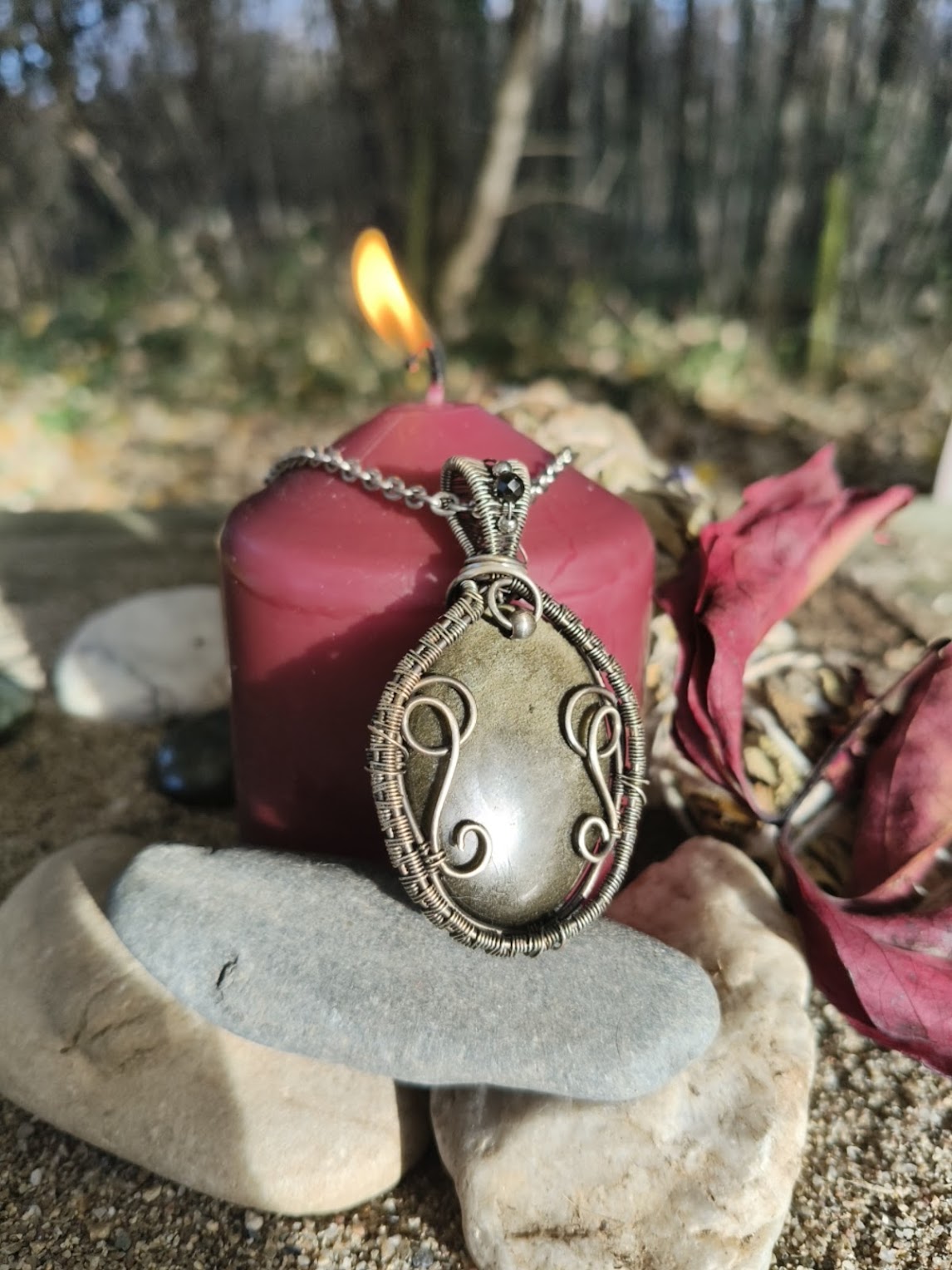 Colgante de cobre cálido: obsidiana dorada y cuentas de obsidiana