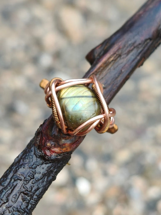 Anillo de cobre cálido – Labradorita Dream